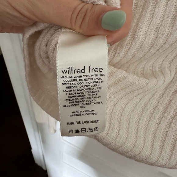 Aritzia Wilfred Free Cropped Sweater - Picture 2 of 4